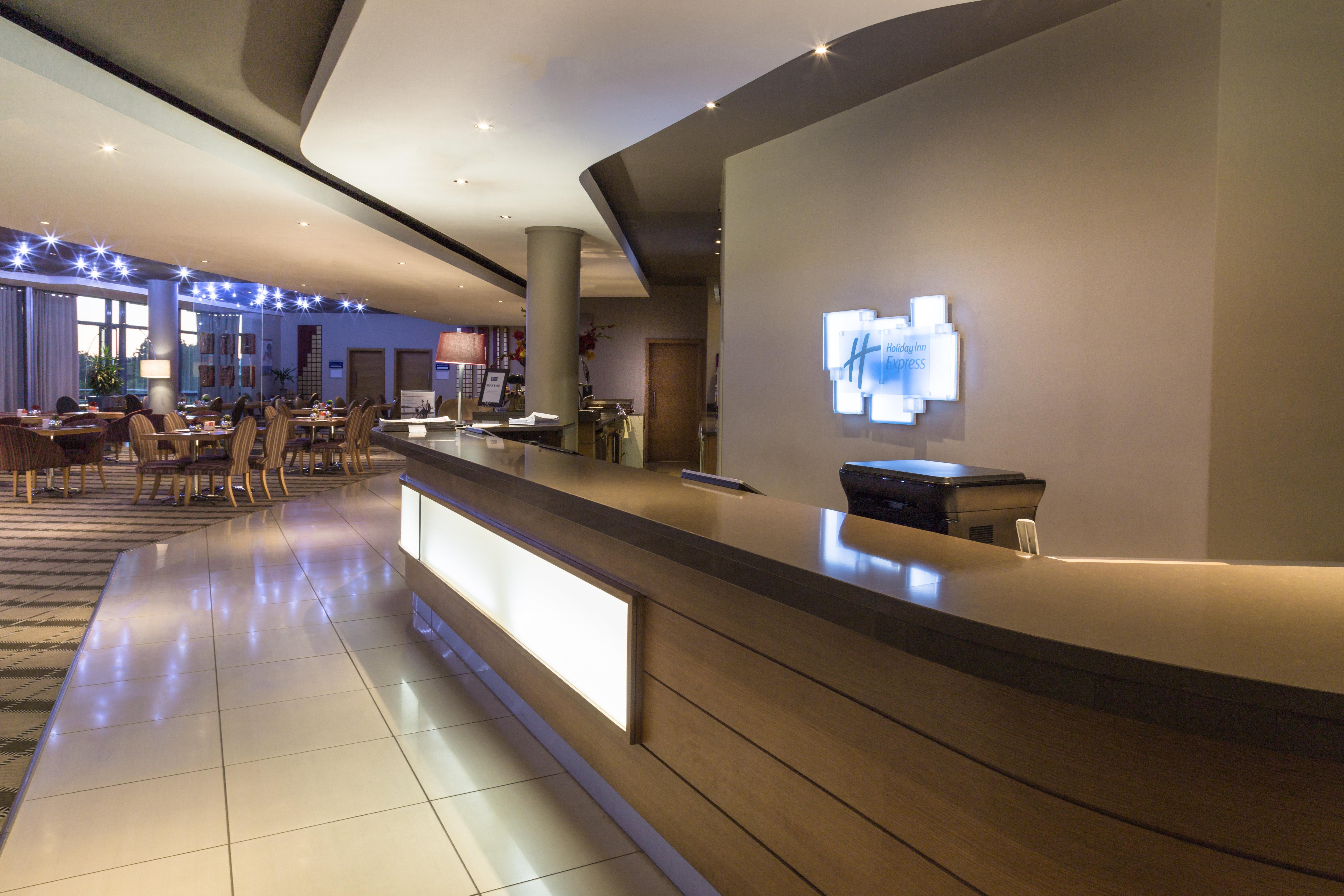 Holiday Inn Express Sandton-Woodmead By Ihg Exterior foto